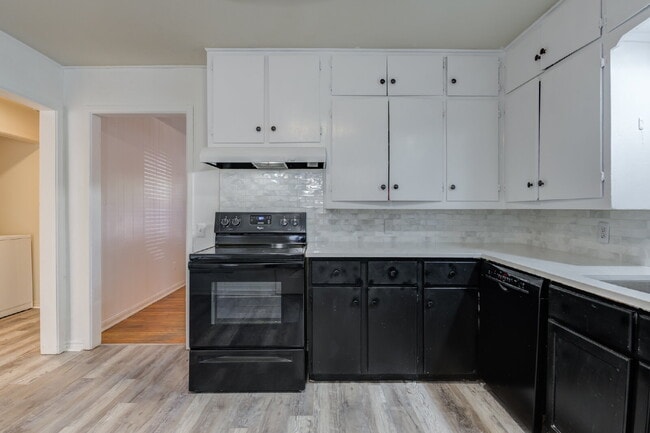 Building Photo - 3 Bedroom in Tech Terrace with Bonus space!