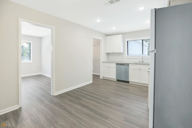 Foto del edificio - 2463 Rockwood Way SW