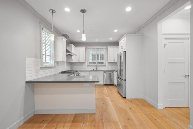 Building Photo - 615 N San Mateo Dr