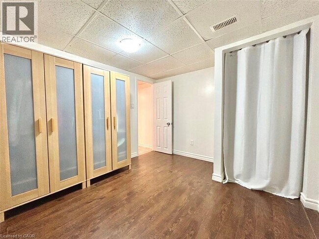 Building Photo - 94 Vicmount Dr