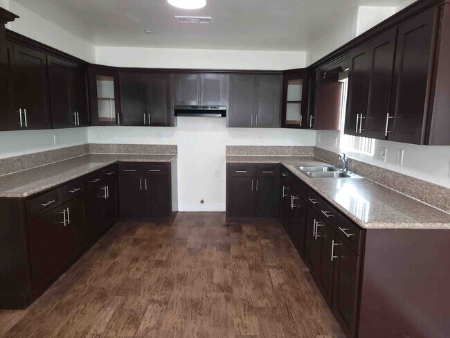 Foto del edificio - 1334 W 62nd St