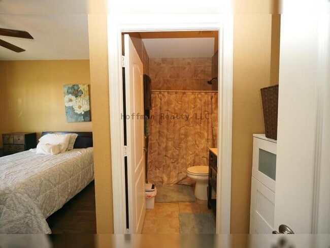 Building Photo - Harbour Island - Resort Style Living in a Gated Community