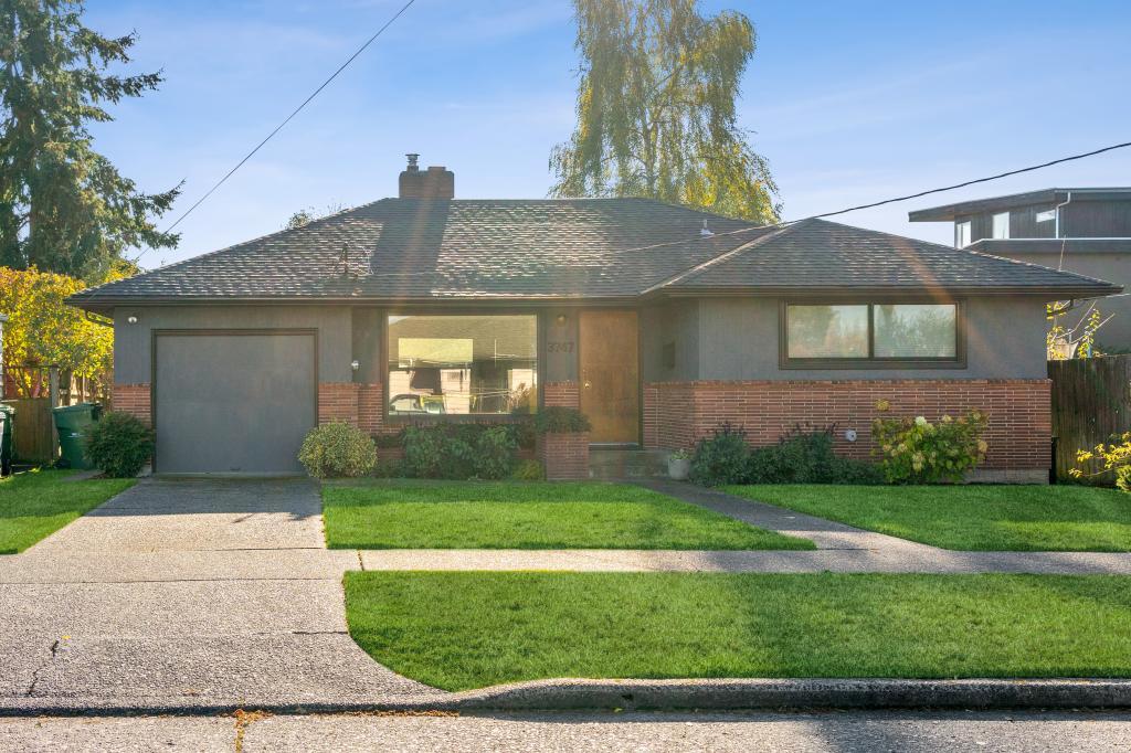 Primary Photo - Wonderful West Seattle Rambler - 3 bedrooms