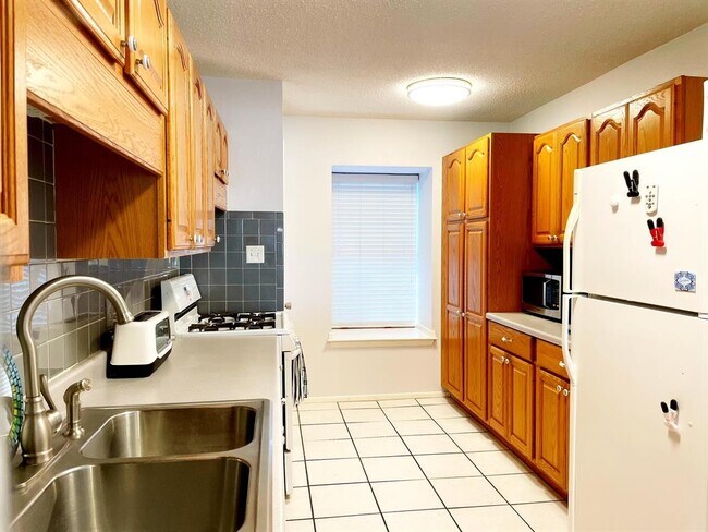 Foto del edificio - 2425 Ashdale Dr