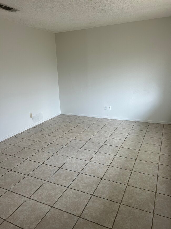 Building Photo - 1307 Willow Springs Rd
