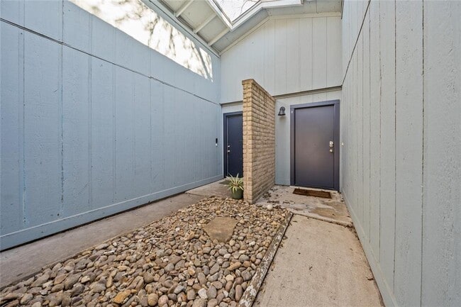 Building Photo - 2415 Burleson Ct
