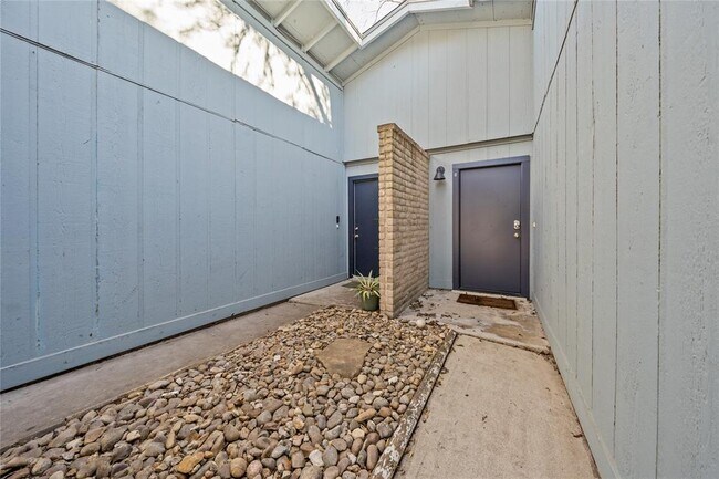 Foto del edificio - 2415 Burleson Ct