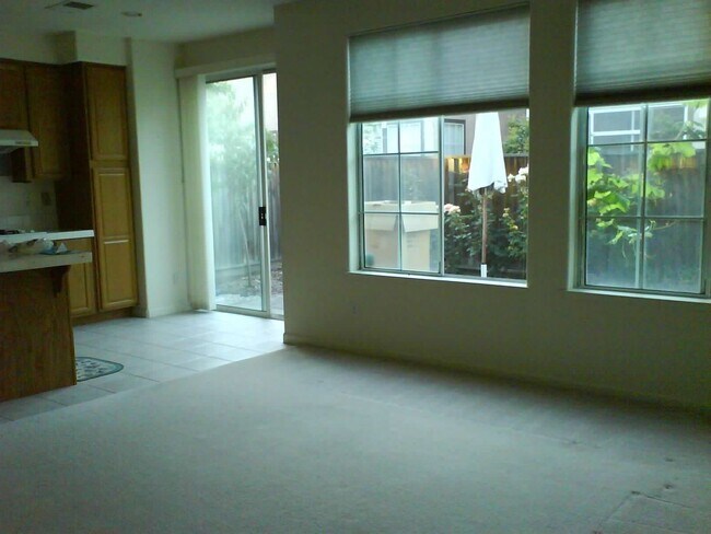 Foto del edificio - 957 Desmet Ln