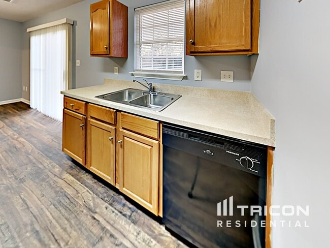 Foto del edificio - 6530 Lynmont Dr