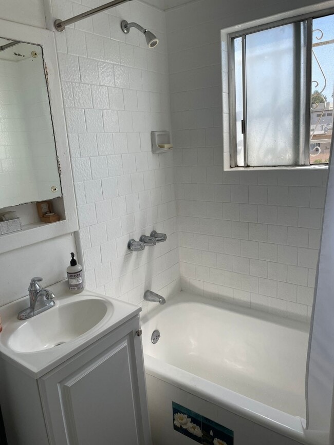 Bath - 4110 Fountain Ave