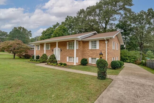 Building Photo - 4019 Belvoir Pines Dr