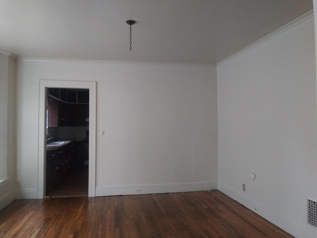Building Photo - 1717 Bellevue Ave