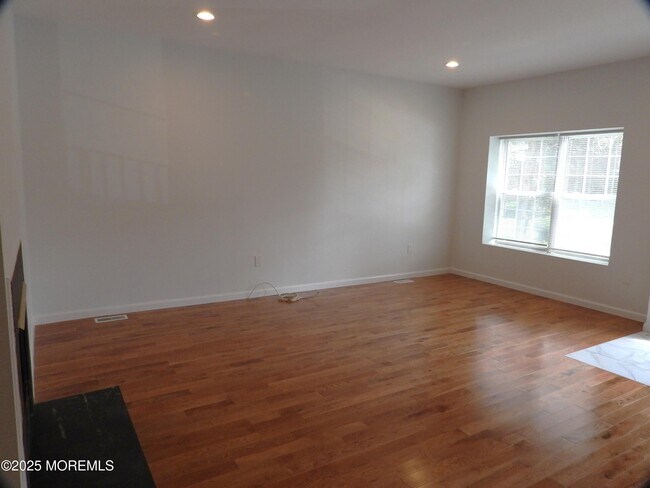 Foto del edificio - 154 Yarmouth Ct