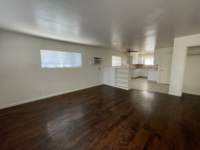 Building Photo - Cozy One Bedroom One Bathroom Cottage Home in Hemet!