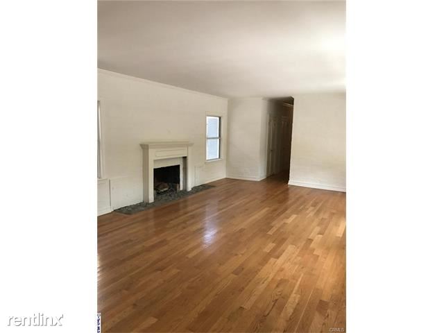 Foto del edificio - 10315 Wheatland Ave