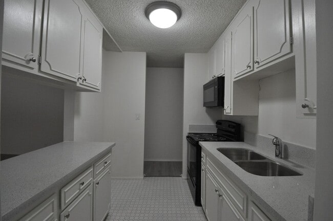 Foto del edificio - 4936 Whitsett Ave