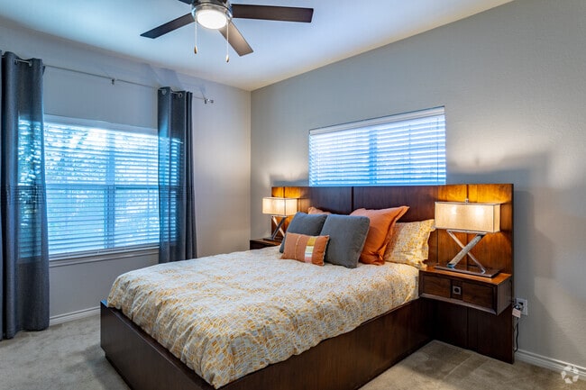 2BR, 2BA - 1,067SF - Lirio