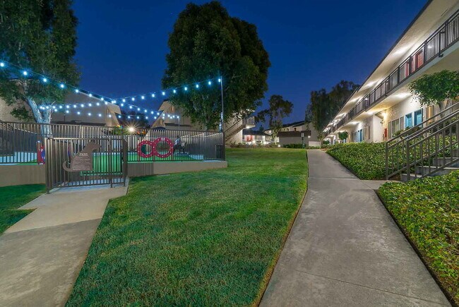 Foto del edificio - Village Green
