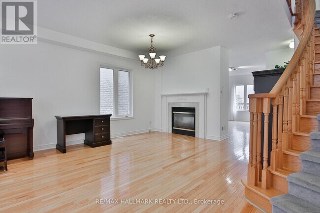 Photo du bâtiment - 15 Briarglen Rd