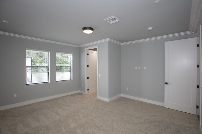 Foto del edificio - 11823 Darlington Ave