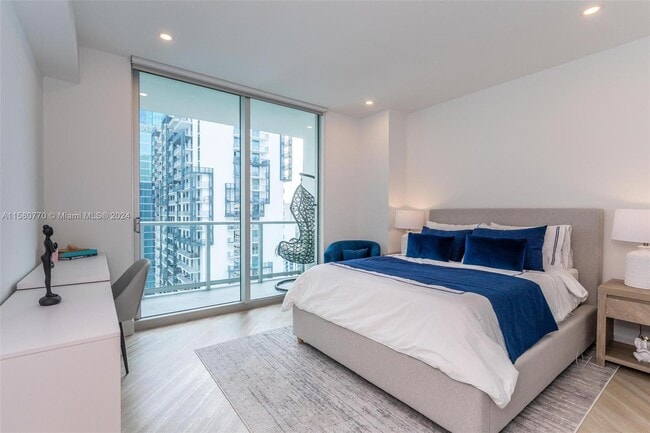 Building Photo - 300 S Biscayne Blvd
