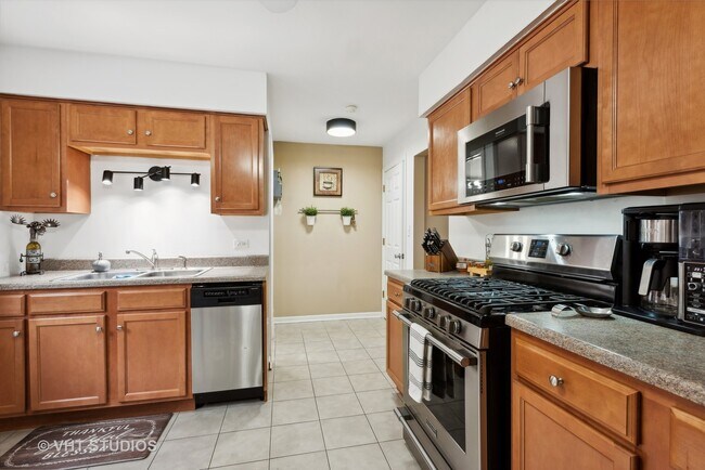 Building Photo - 161 Village Ct