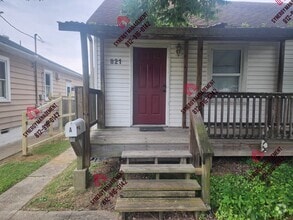 Building Photo - 821 Stanley Ave