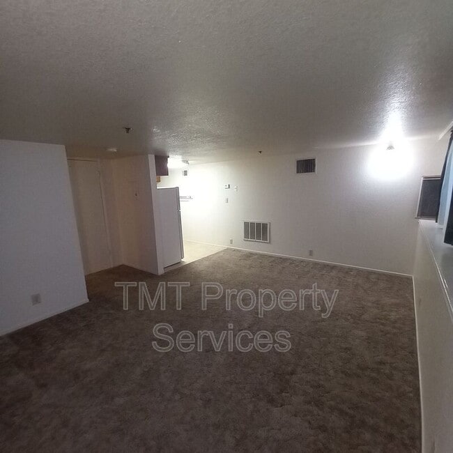 Building Photo - 1021 H St