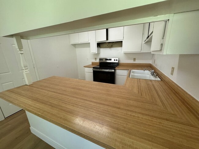 Building Photo - 3 bedroom 2 bathroom | House in Tahoe Park