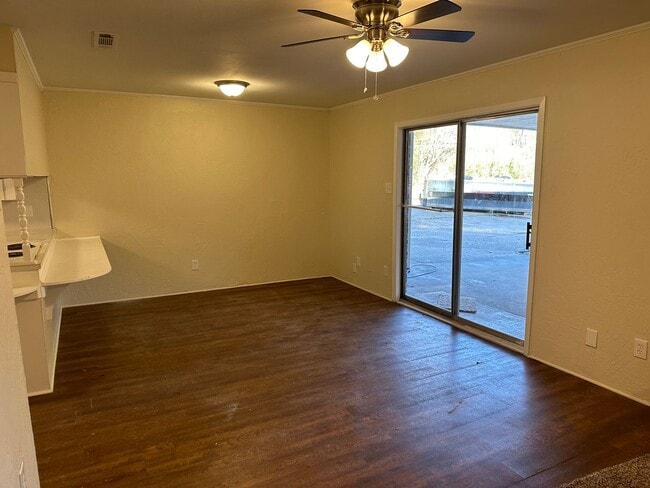 Building Photo - 3/2/2 Fenced Yard LISD Pet Friendly
