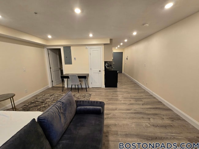 Building Photo - Modern Studio on Commonwealth Ave – In-Uni...