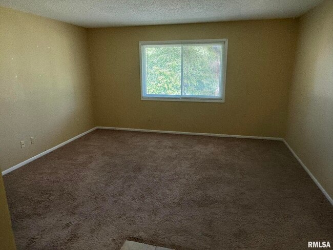 Building Photo - 400 N 5th St