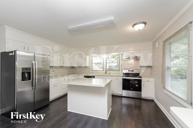 Foto del edificio - 4609 Oakcliffe Rd