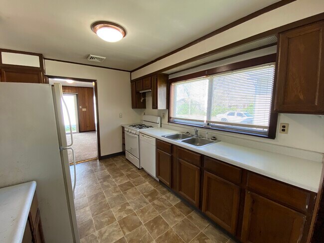 Building Photo - 742 Lee St