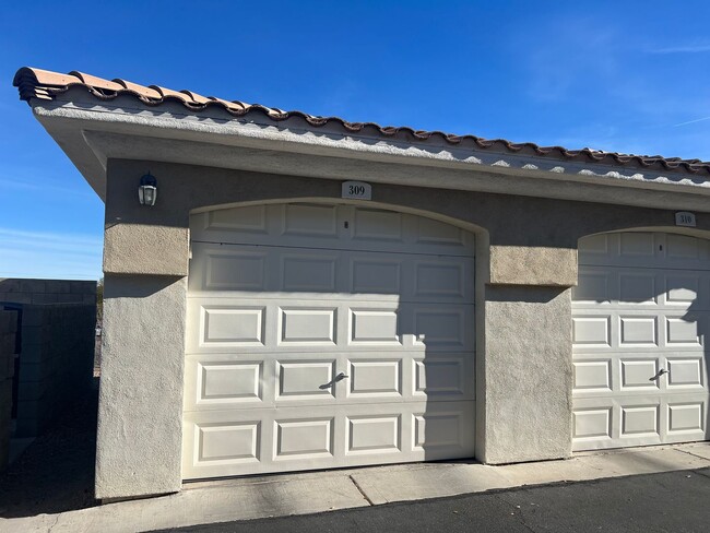 Building Photo - Gated Summerlin Community