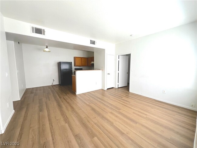 Foto del edificio - 2041 Hussium Hills St