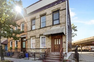 Building Photo - 151 Kingsland Ave