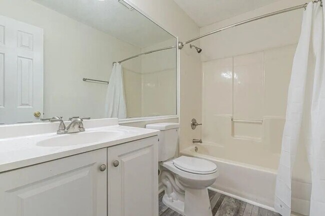 Foto del edificio - 5545 Northcut Dr