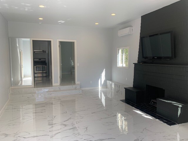Building Photo - 1212 S Castello Ave