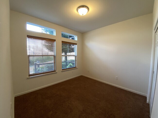 Foto del edificio - 901 Font Ter