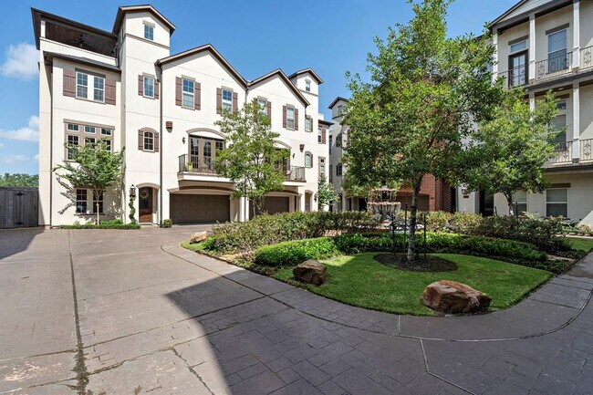 Building Photo - 912 Lovett Blvd
