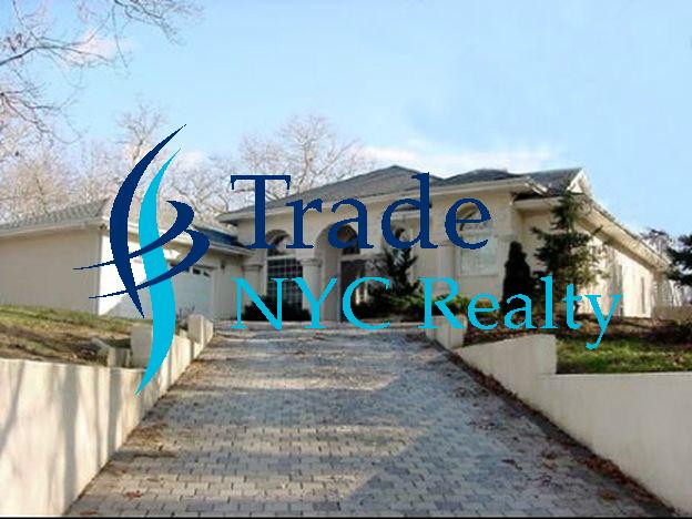 Primary Photo - 2210 Noyac Rd