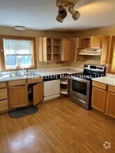 Building Photo - 9 Winsor Ln