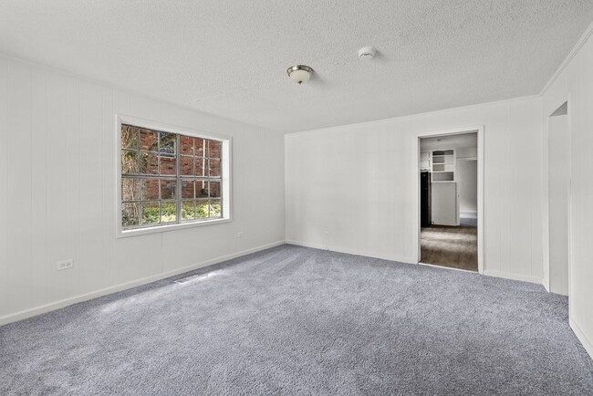 Building Photo - Beautiful Fully Renovated Midfield Home