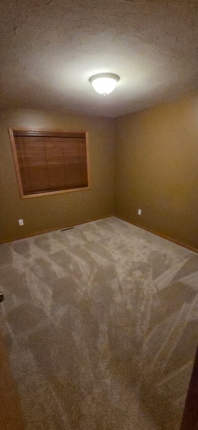 Building Photo - 2006 Omega Dr