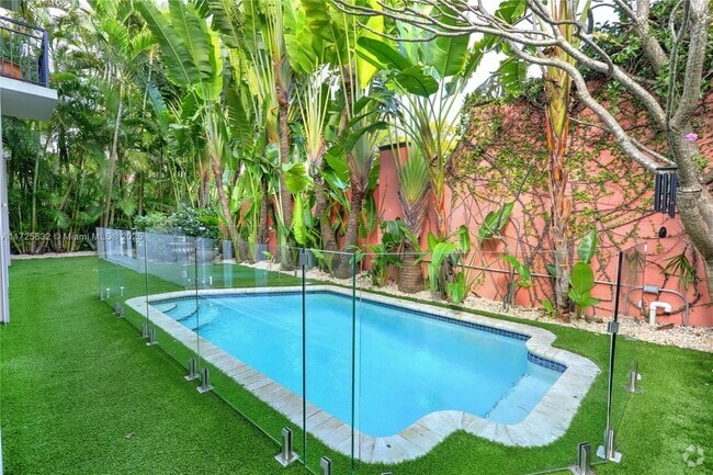 Building Photo - 2725 Brickell Ct