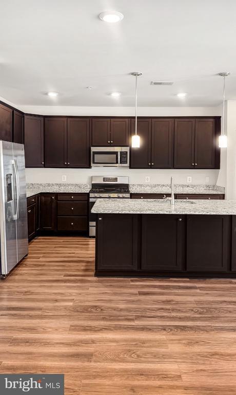 Foto del edificio - 9637 Block St