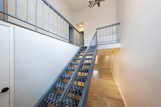 Building Photo - 4 bed, 2.5 bath Townhome Close to Community Pool!