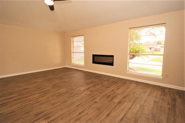 Building Photo - 10830 E Idlewood Dr