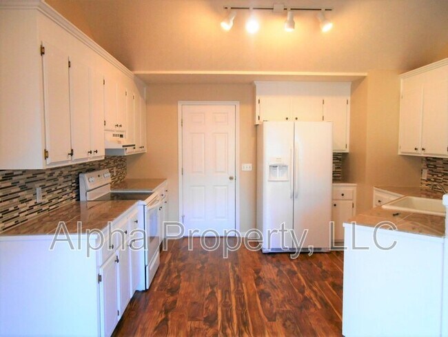 Building Photo - 305 Fairdale Dr